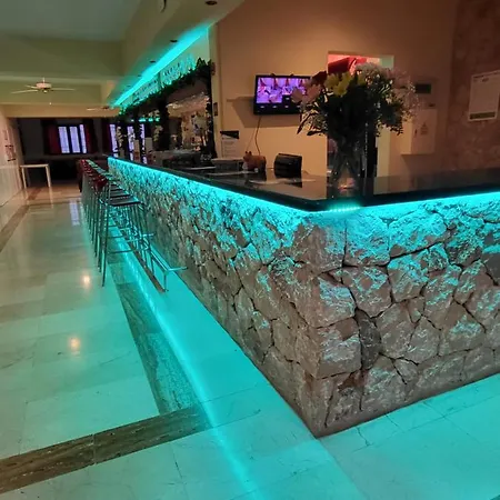 Das Hostal ホステル